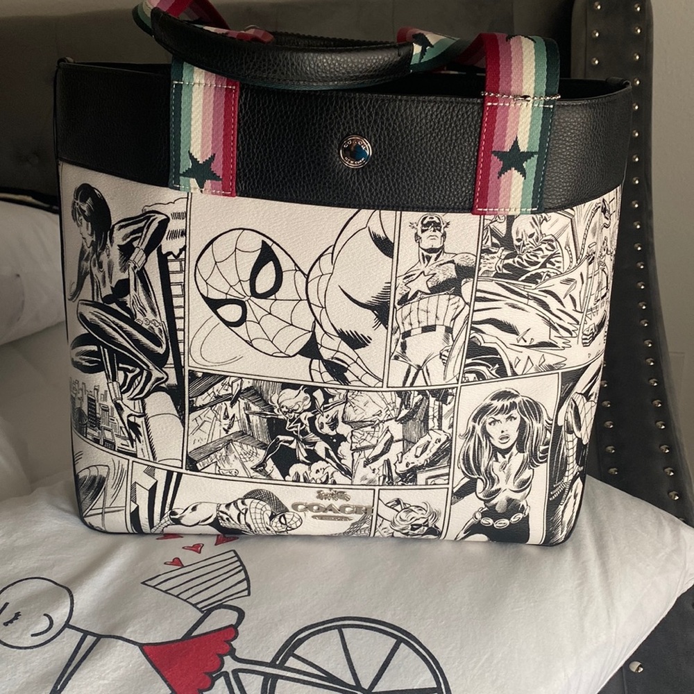 Coach tote.   Classic!